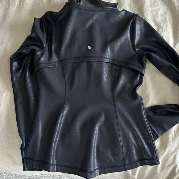 Lululemon hooded define shine size 8 - Picture 5 of 6